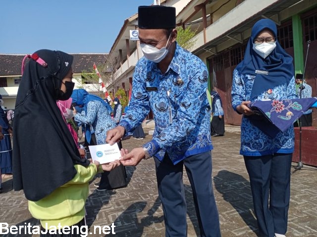 SMKN 1 Sayung Beri Santunan Anak Yatim Pada Peringatan HUT RI