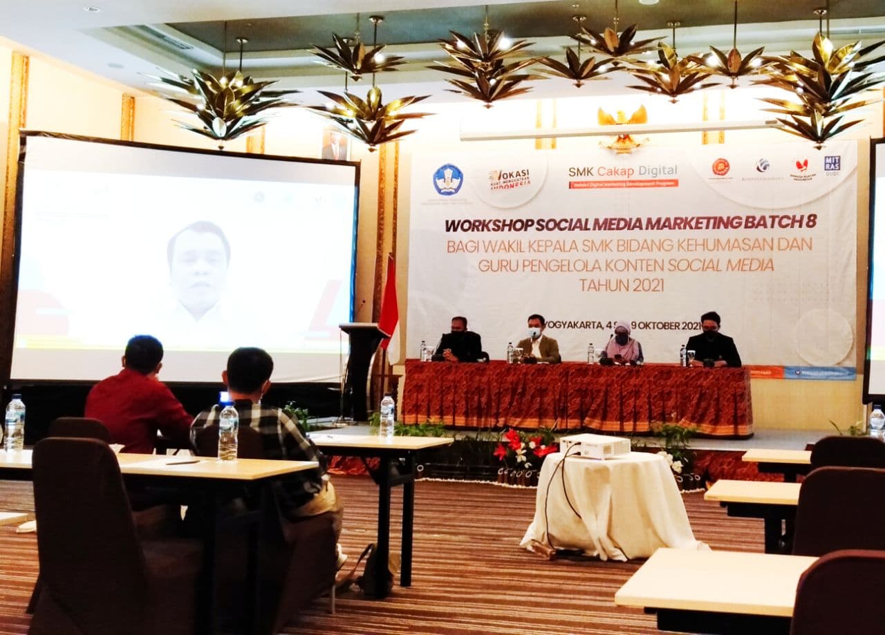 Reputasi = Prestasi + Publikasi, Workshop Social Media Marketing