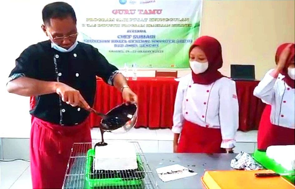 Menyenangkan dengan Program Industri Mengajar