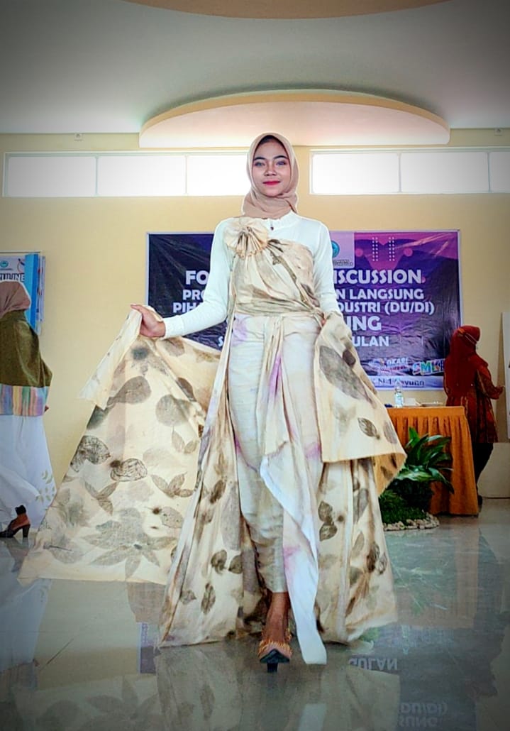 Manfaat Bagi Peningkatan Perekonomian, SMKN 1 Sayung Kembangkan Produk Ecoprint