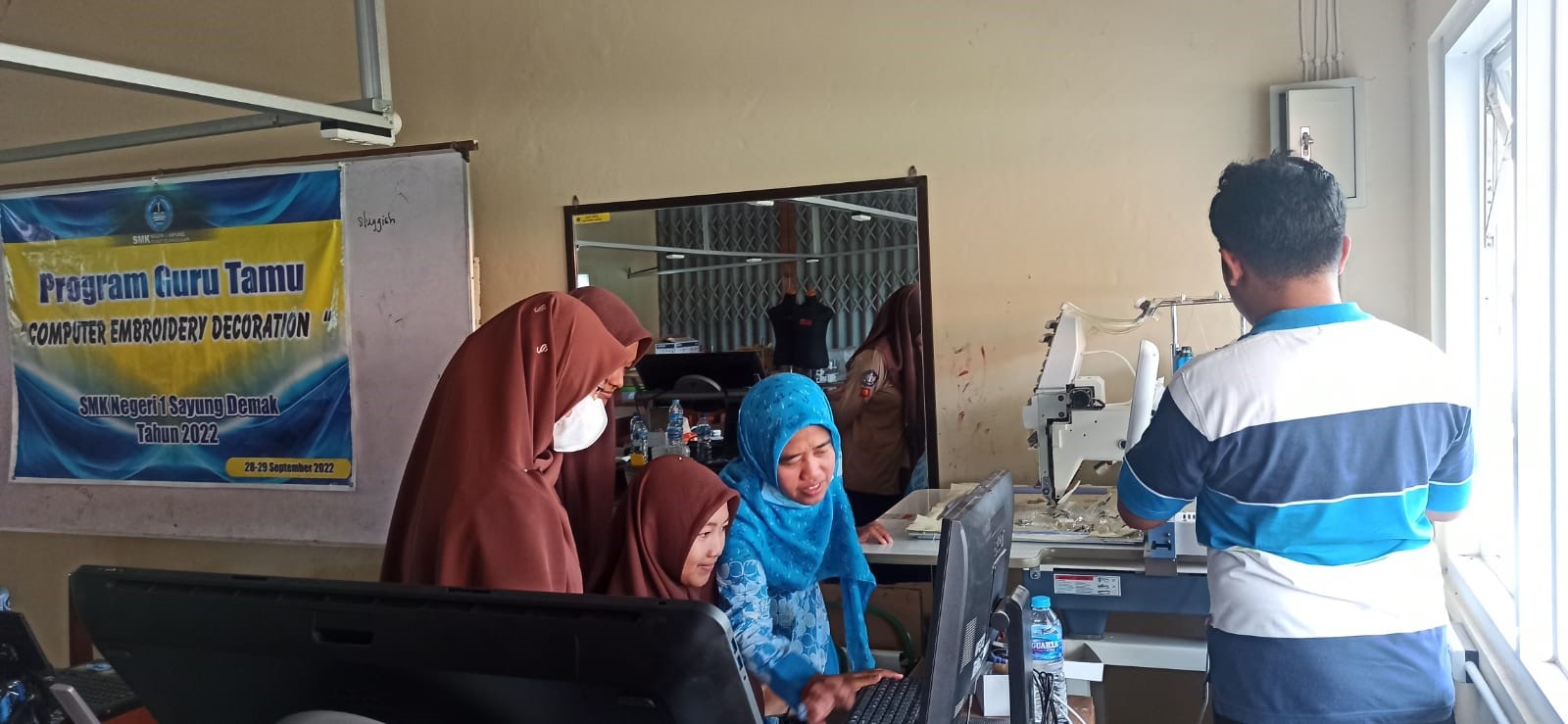 Kegiatan Guru Tamu Program Keahlian Busana