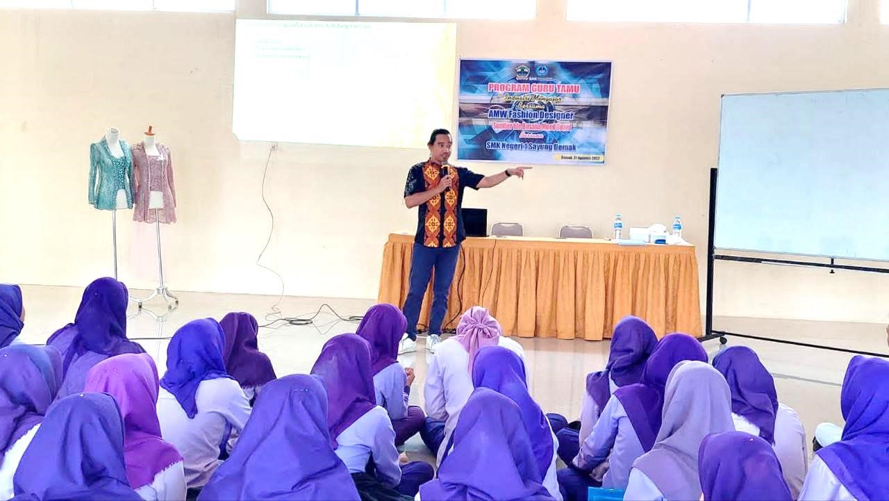 Industri Mengajar Program Keahlian Busana